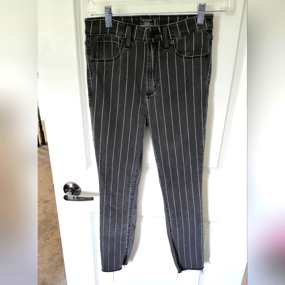 ABERCROMBIE AND FITCH High Rise Skinny Pinstripe Black Ankle Jeans Size 25